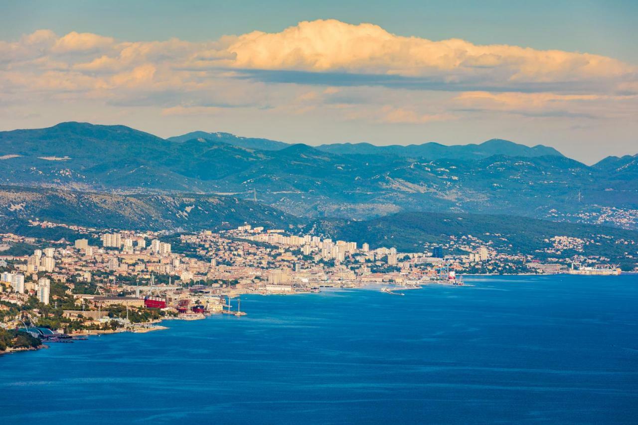 Apartment Panorama Opatija มาทุลยี ภายนอก รูปภาพ