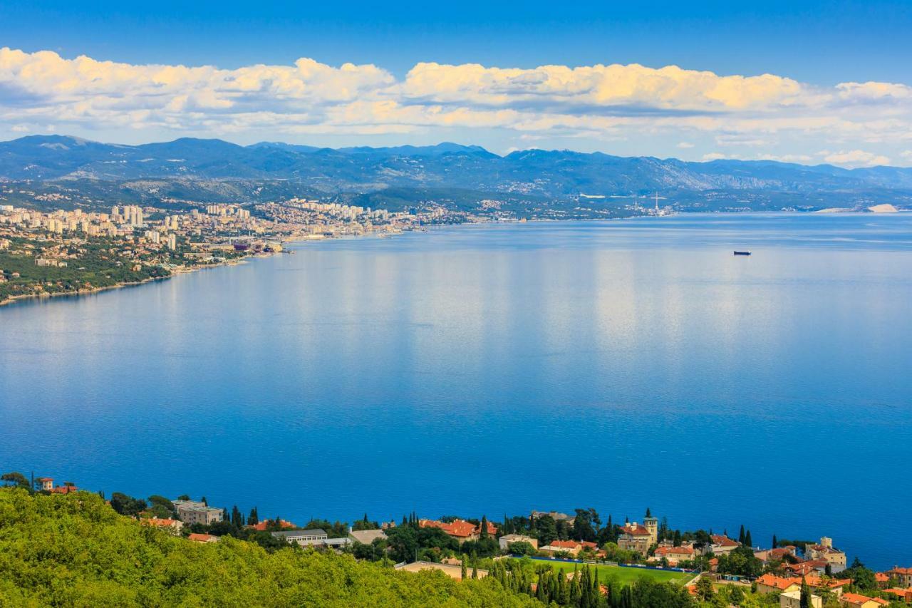 Apartment Panorama Opatija มาทุลยี ภายนอก รูปภาพ