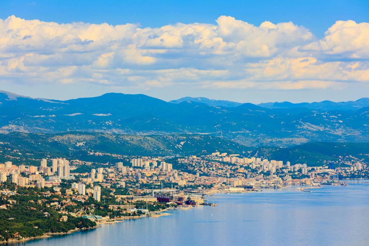 Apartment Panorama Opatija มาทุลยี ภายนอก รูปภาพ